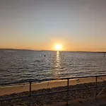 Cozy 2-Bed Ramsgate Retreat, Walk To Beach & Shops
