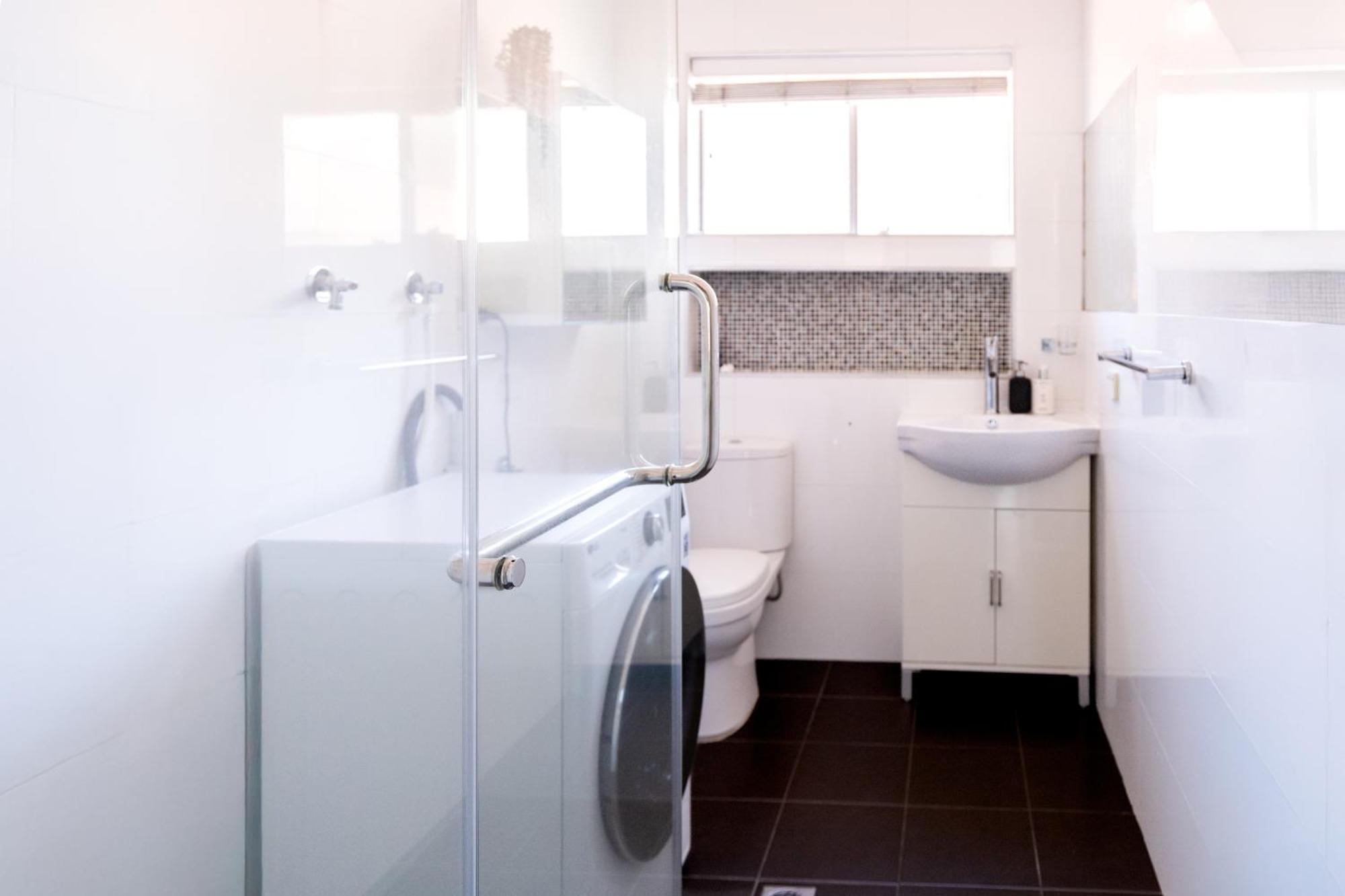 Cozy 2-bed Ramsgate Retreat, Walk To & Shops Apartment *